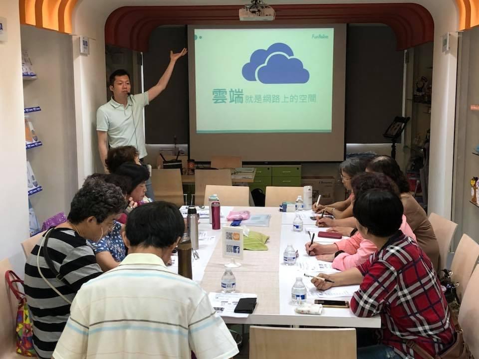 智樂活銀髮熟齡長者手機教學活動現場照片20180514