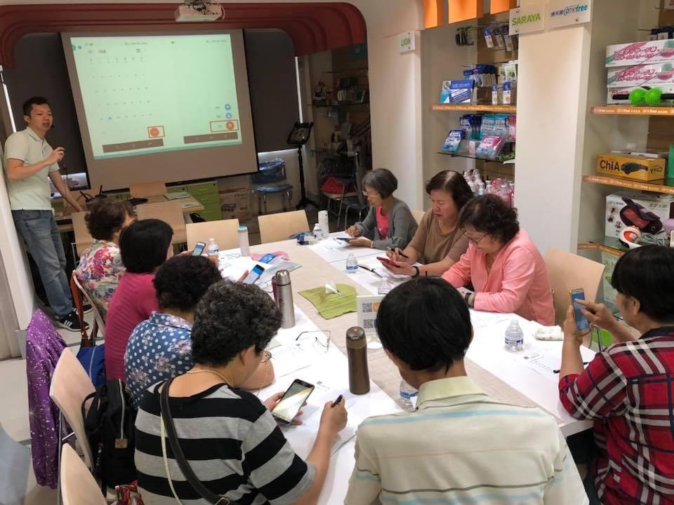 智樂活銀髮熟齡長者手機教學活動現場照片20180514