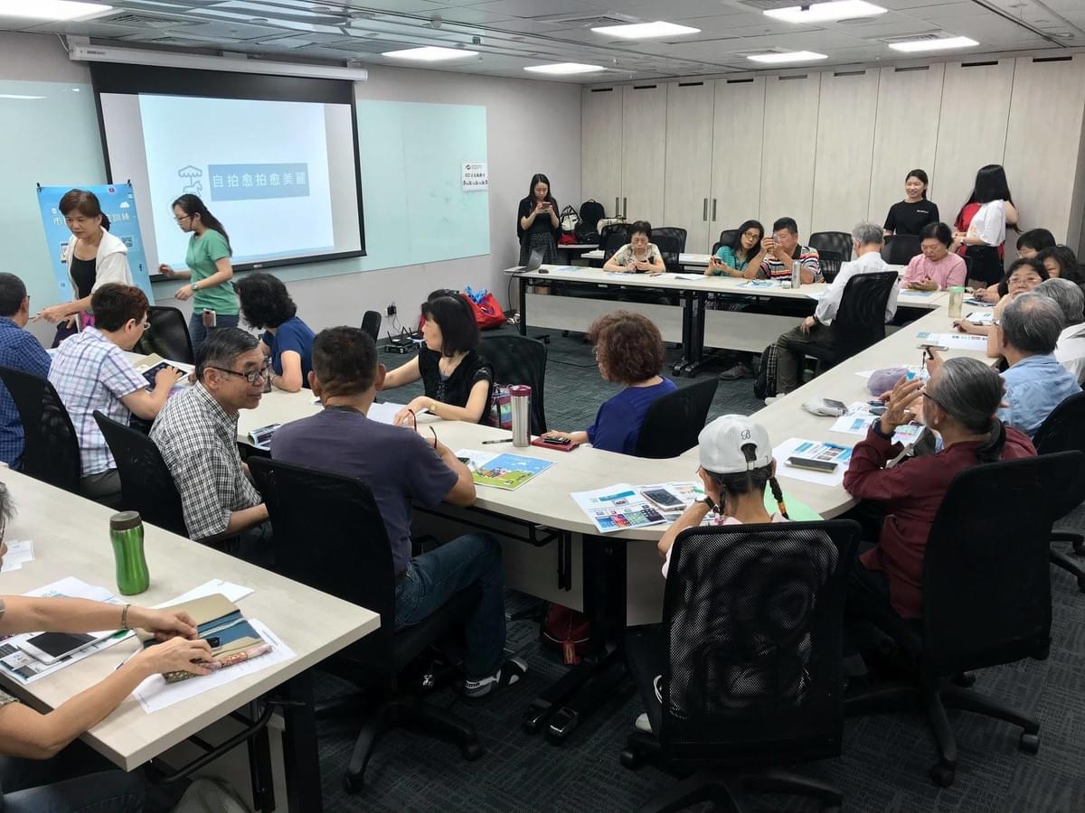 智樂活銀髮熟齡長者手機教學活動現場照片20180516