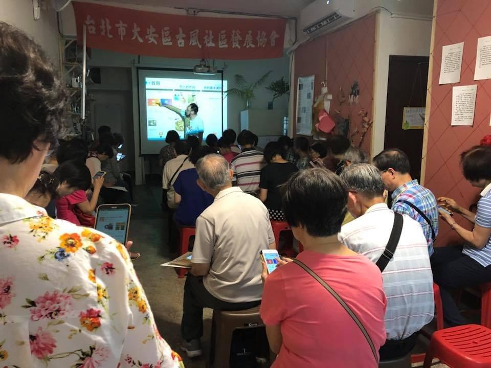 智樂活銀髮熟齡長者手機教學活動現場照片20180518