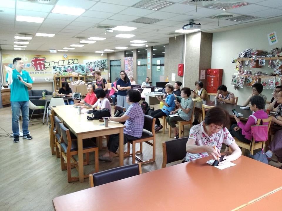 智樂活銀髮熟齡長者手機教學活動現場照片20180524