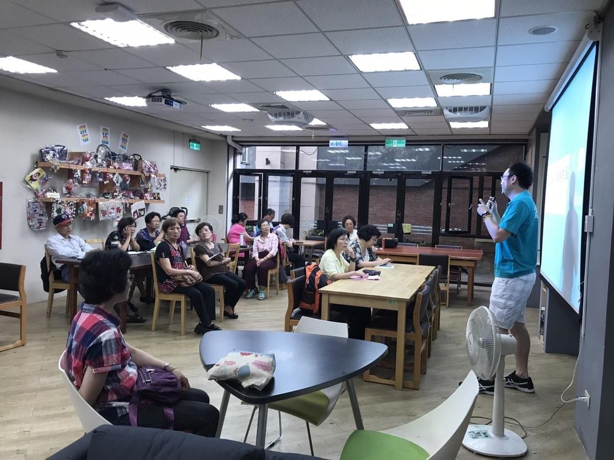 智樂活銀髮熟齡長者手機教學活動現場照片20180531