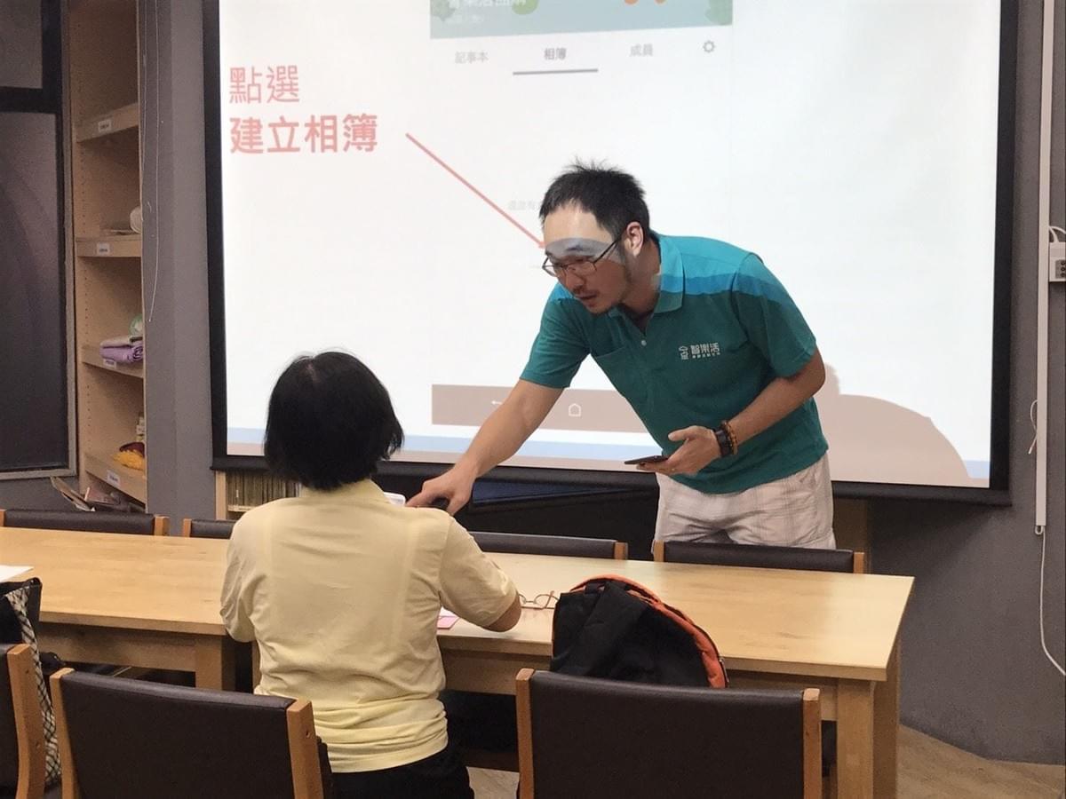 智樂活銀髮熟齡長者手機教學活動現場照片20180531