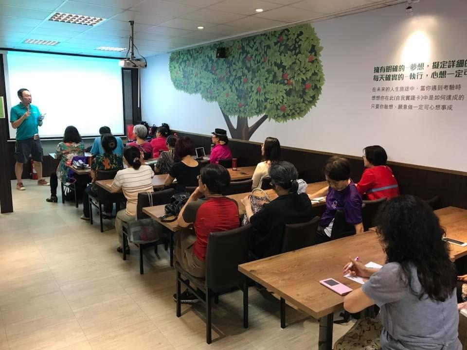 智樂活銀髮熟齡長者手機教學活動現場照片20180604