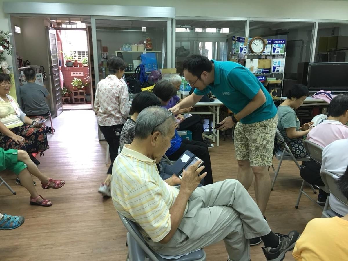智樂活銀髮熟齡長者手機教學活動現場照片20180605