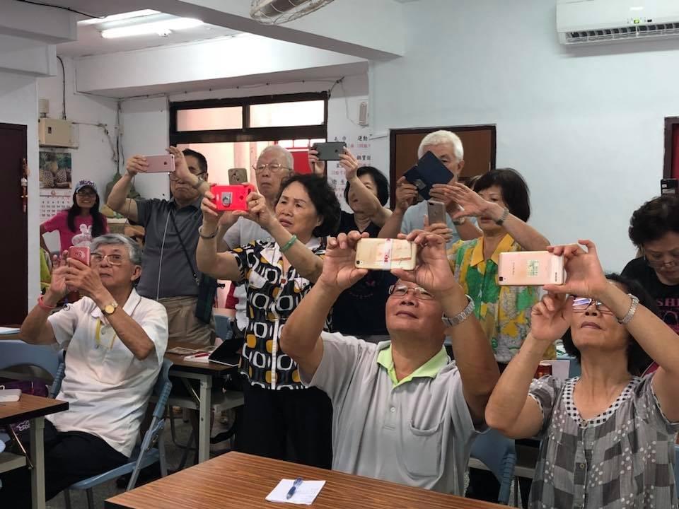 智樂活銀髮熟齡長者手機教學活動現場照片20180606