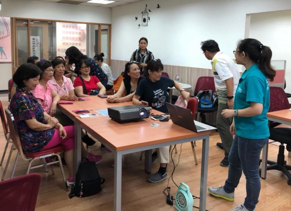 智樂活銀髮熟齡長者手機教學活動現場照片20180625