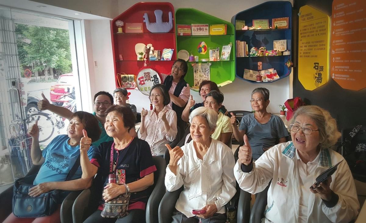 智樂活銀髮熟齡長者手機教學活動現場照片20180704