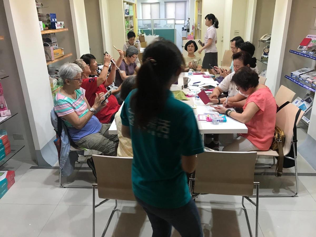 智樂活銀髮熟齡長者手機教學活動現場照片20180709