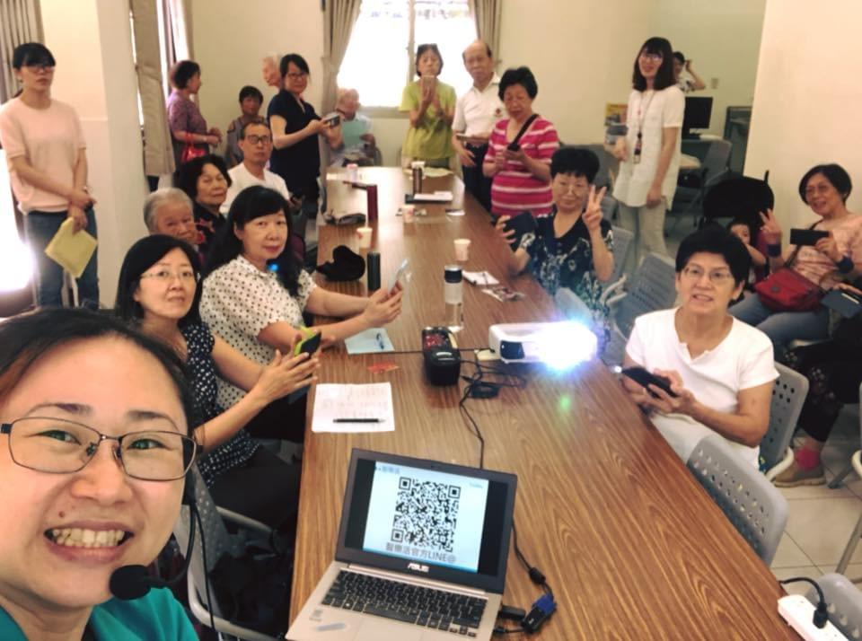 智樂活銀髮熟齡長者手機教學活動現場照片20180713