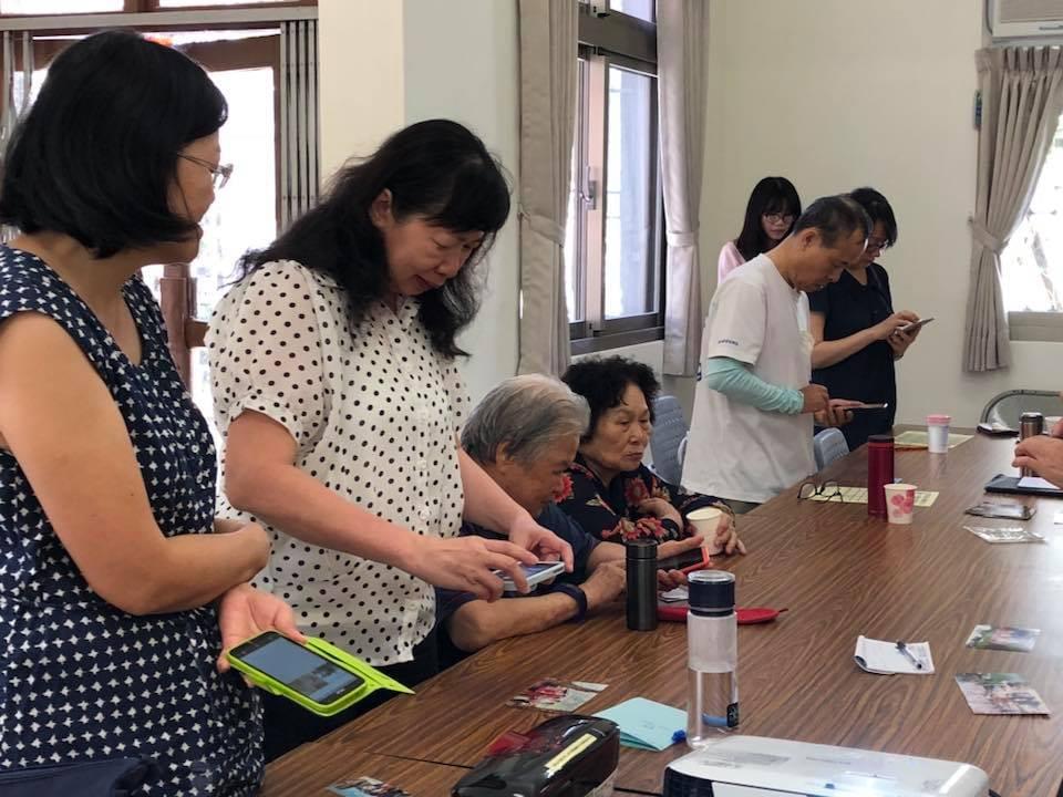 智樂活銀髮熟齡長者手機教學活動現場照片20180713
