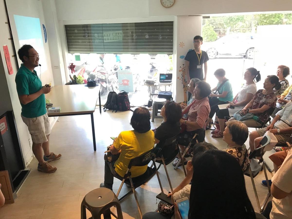 智樂活銀髮熟齡長者手機教學活動現場照片20180718