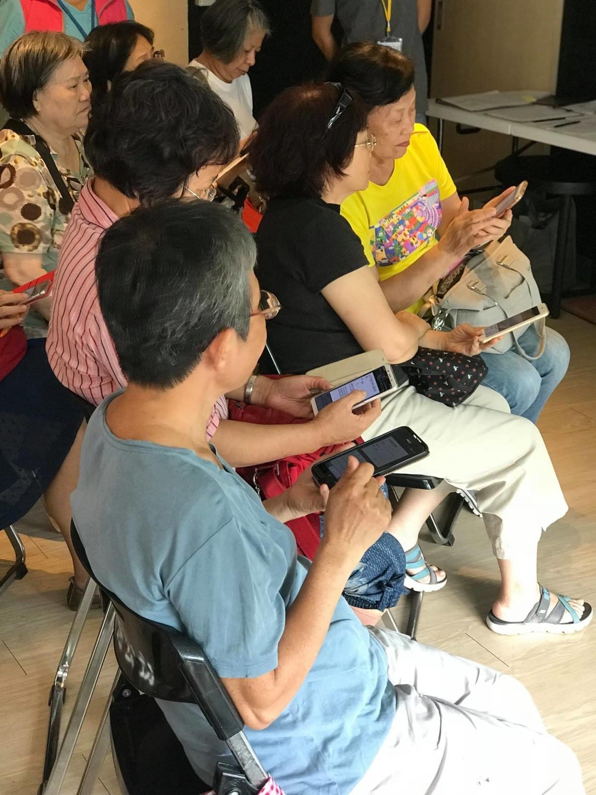 智樂活銀髮熟齡長者手機教學活動現場照片20180718