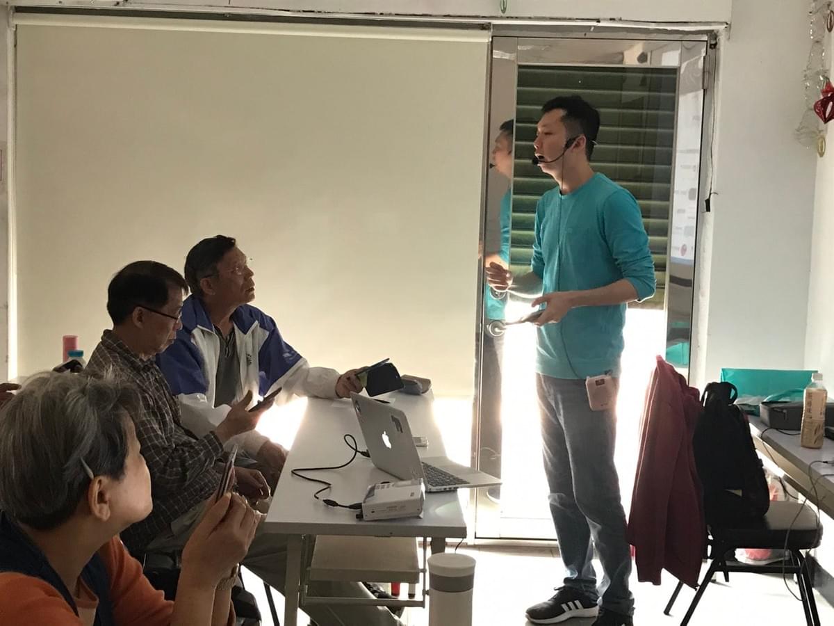 智樂活銀髮熟齡長者手機教學活動現場照片20180419