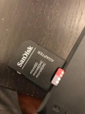 更威的是可以轉卡，可以插在有SD讀卡孔的電腦，iPhone D槽隨身帶著走