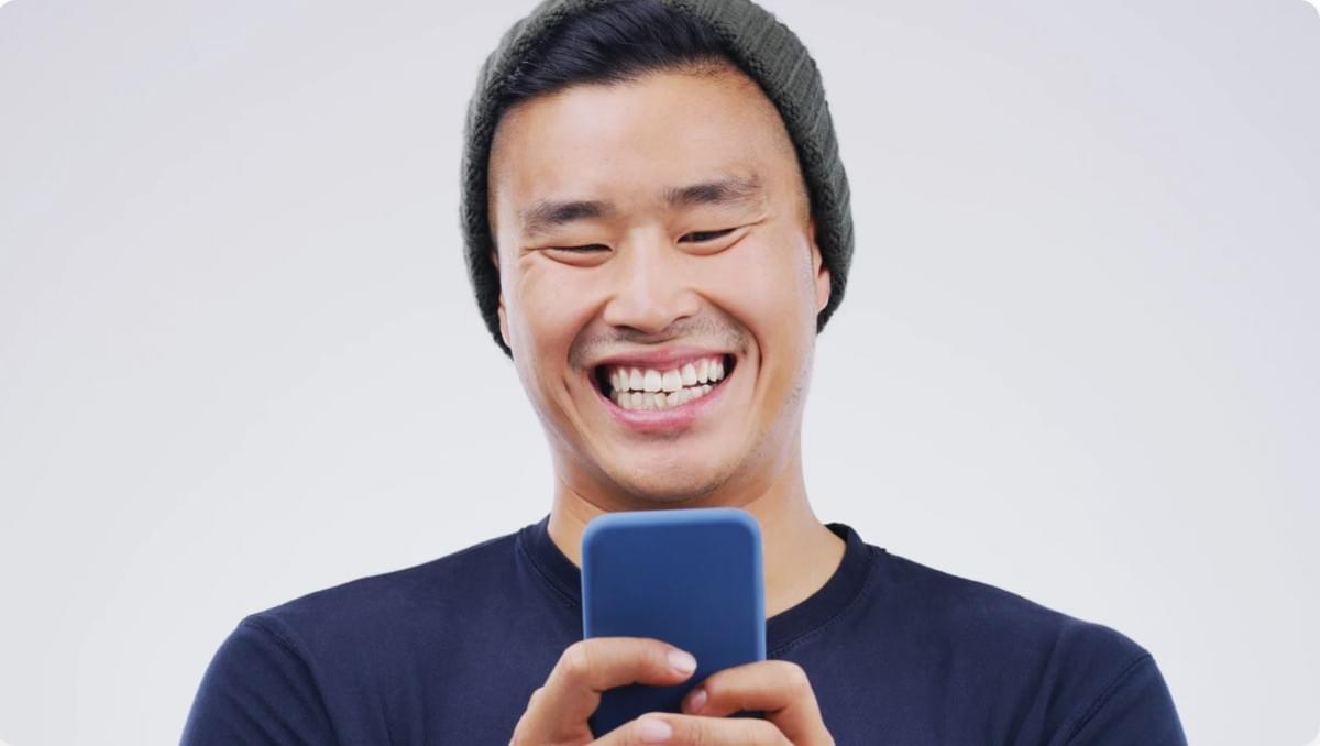 ilustração de uma curta-metragem envolvente do YouTube num smartphone