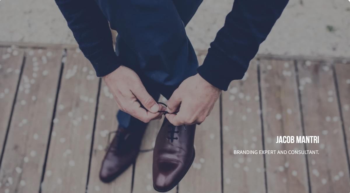 Modelo de perspetiva da Strikingly