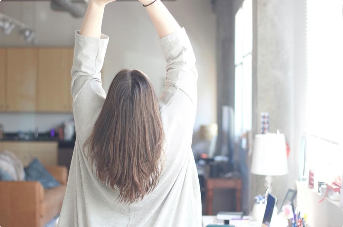 Aumente a produtividade com alongamentos na mesa de trabalho