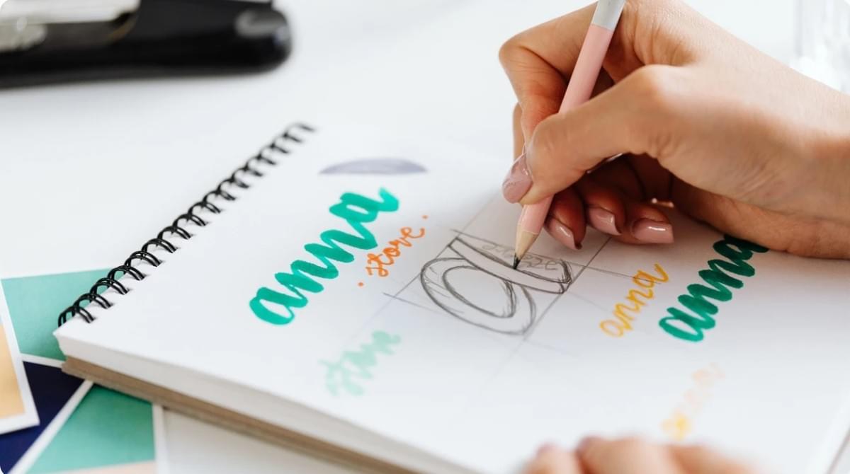 combinação de fontes de marca exibida nos materiais de marketing