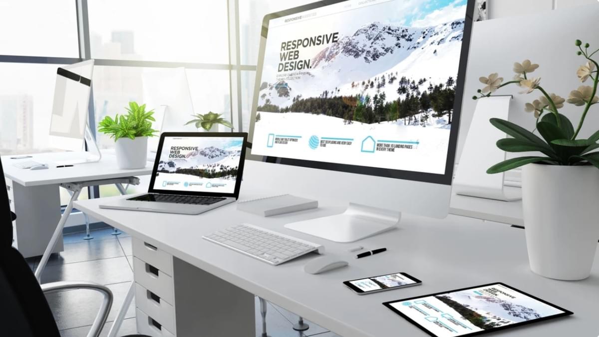 Wat is Web Hosting: Uw Essentiële Gids voor het Lanceren van een Website met Strikingly (2024 Update)
