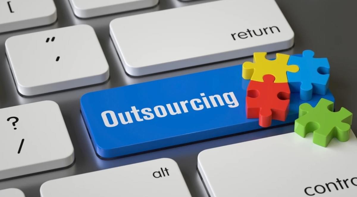 Uitbesteden van Contentcreatie: De Voor- en Nadelen Afwegen