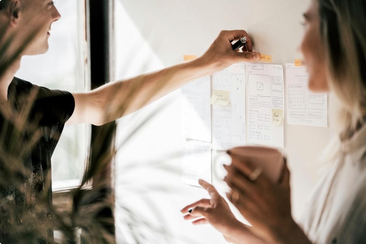 Verhoog de productiviteit door duidelijke deadlines voor verantwoording te stellen.