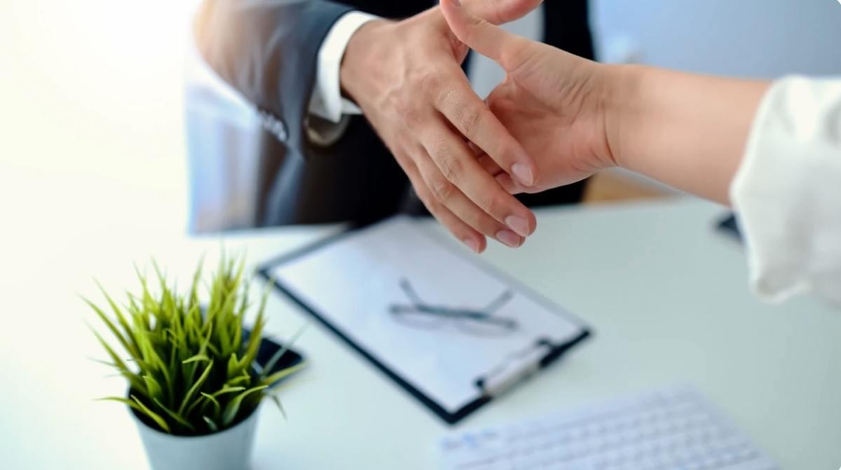 Hoe een Bedrijf te Sluiten Stap: Voldoen aan Juridische Vereisten