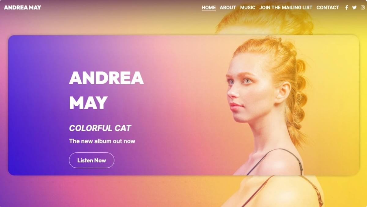 Modelo Andrea May da Strikingly