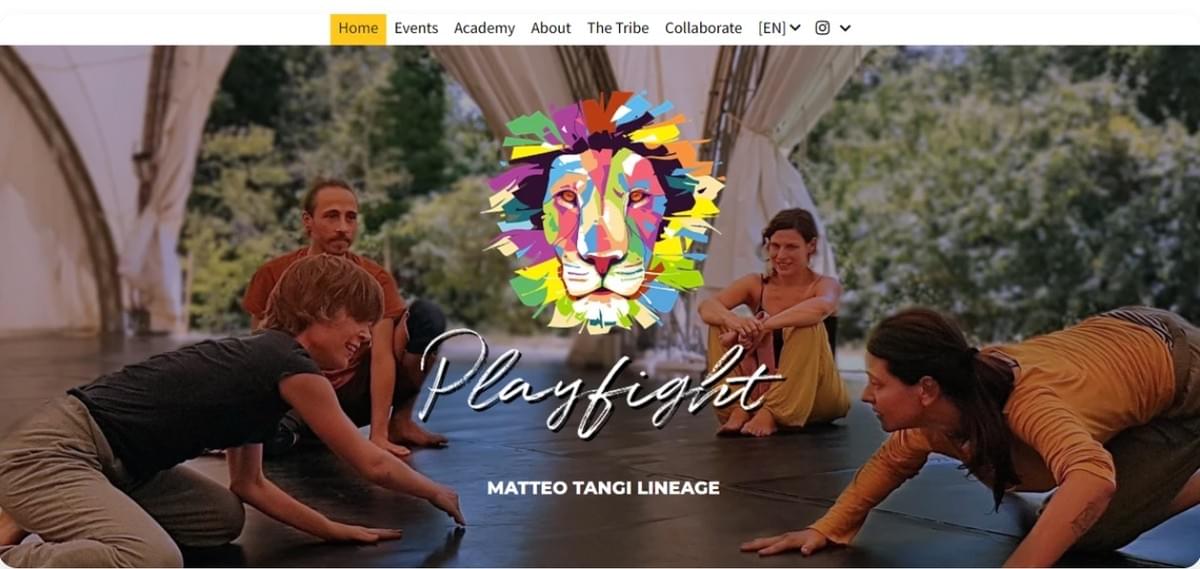 Playfight E-Commerce mit auffallend