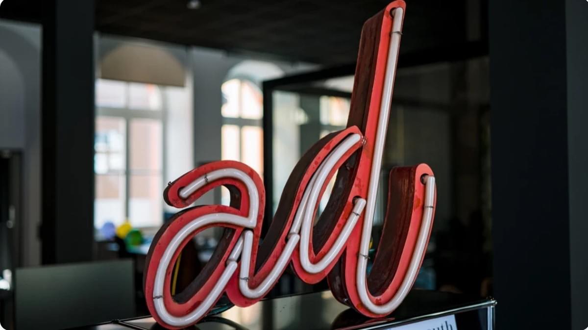 Opgaan en Opvallen: Leer Native Advertising Kennen Voor Uw Zakelijke Onderneming in 2024