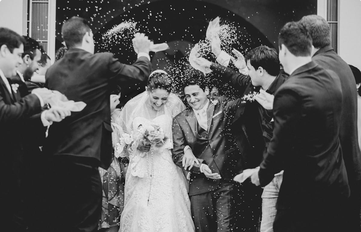 Door de Lens van Liefde: Tijdloze Bruiloftsfoto Herinneringen Maken