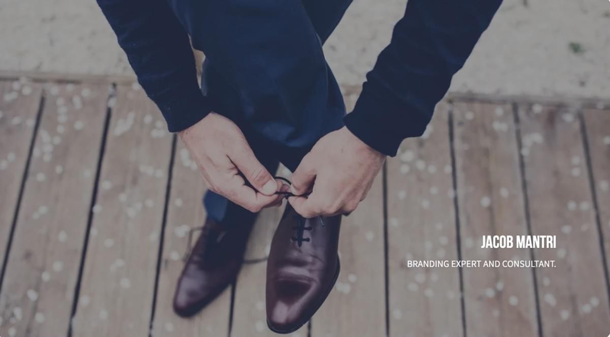 Modelo Perspectiva da Strikingly