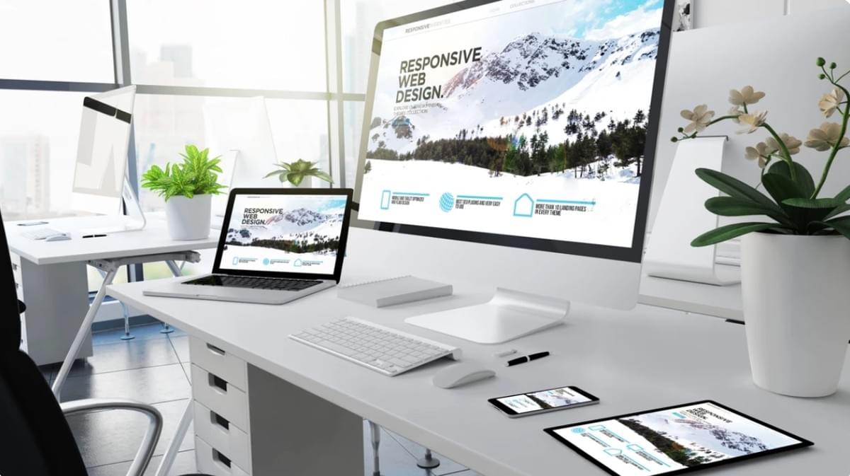 O que é Hospedagem na Web: Seu Guia Essencial para Lançar um Site com Strikingly (Atualização 2024)
