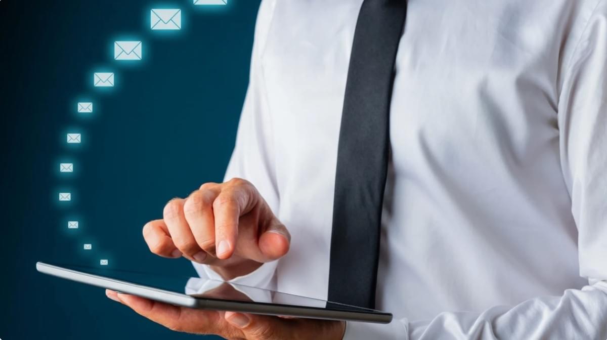 Dominando a Arte do E-mail Profissional: Dicas e Exemplos de Especialistas