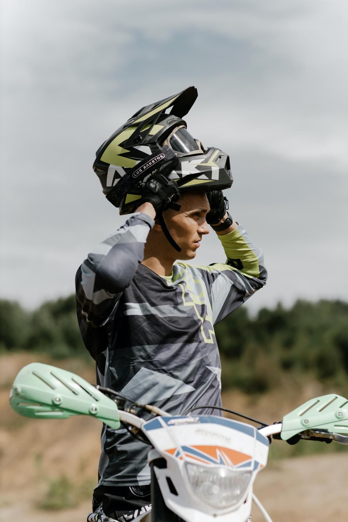5 Best Motorcycle Helmets For Touring A Buyer’s Guide