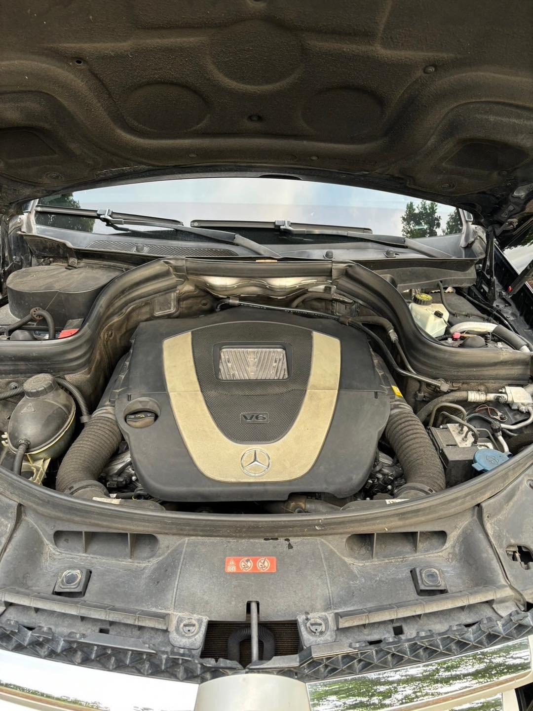 2010年出廠  Mercedes-Benz  GLK350 