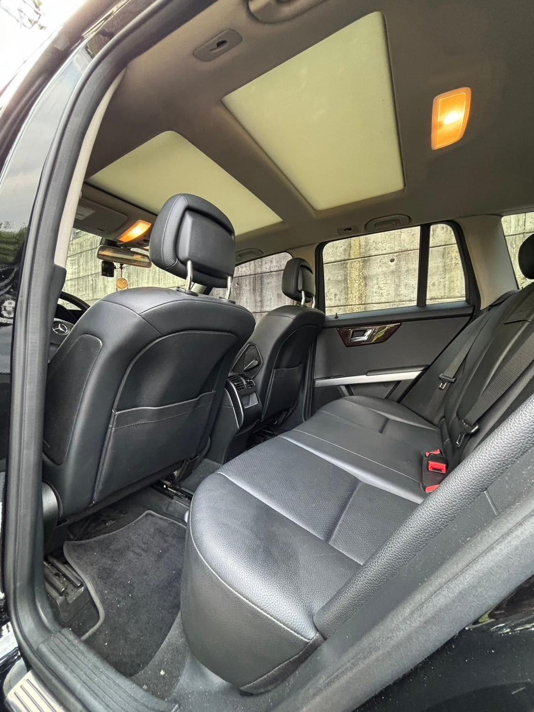 2010年出廠  Mercedes-Benz  GLK350 