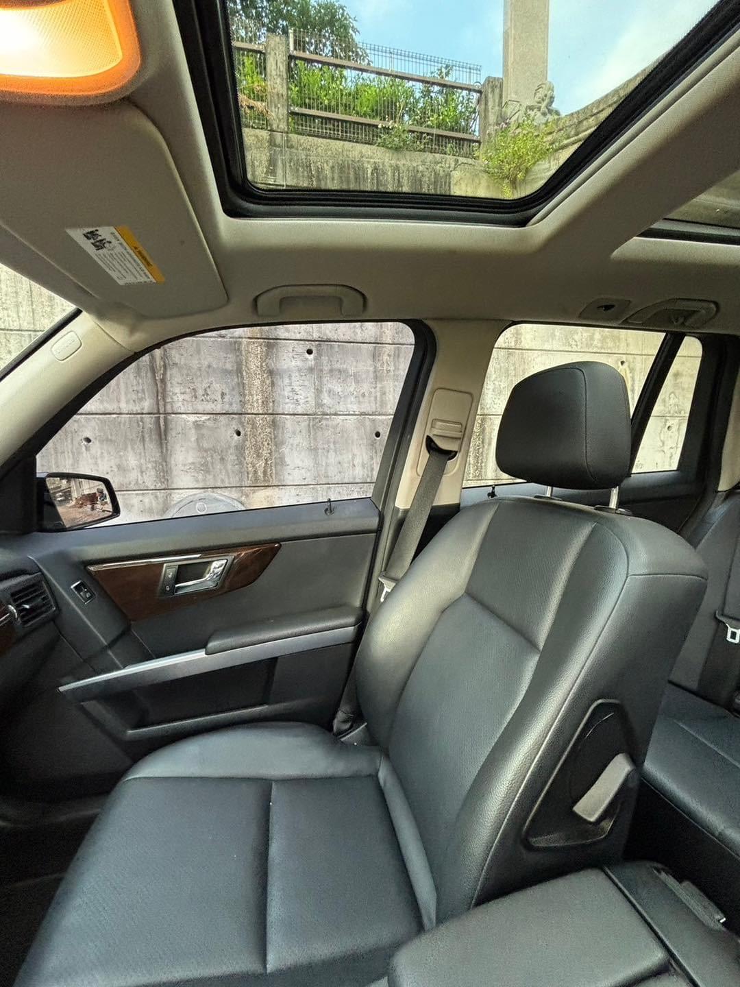 2010年出廠  Mercedes-Benz  GLK350 