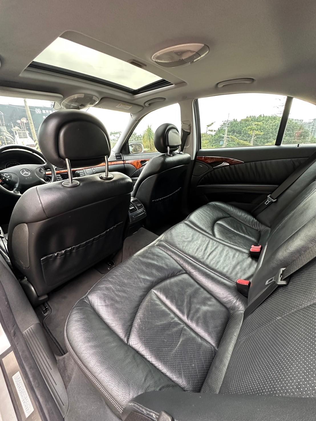 2005式 Mercedes-Benz W211 E240
