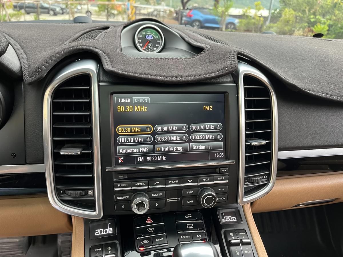 2014 Porsche Cayenne Diesel Platinum Edition