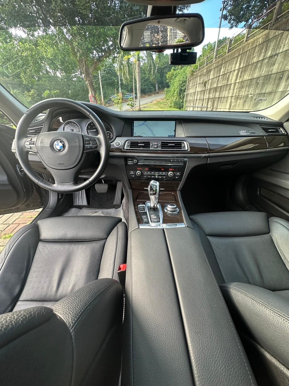 2010/06  BMW 740Li 3.0