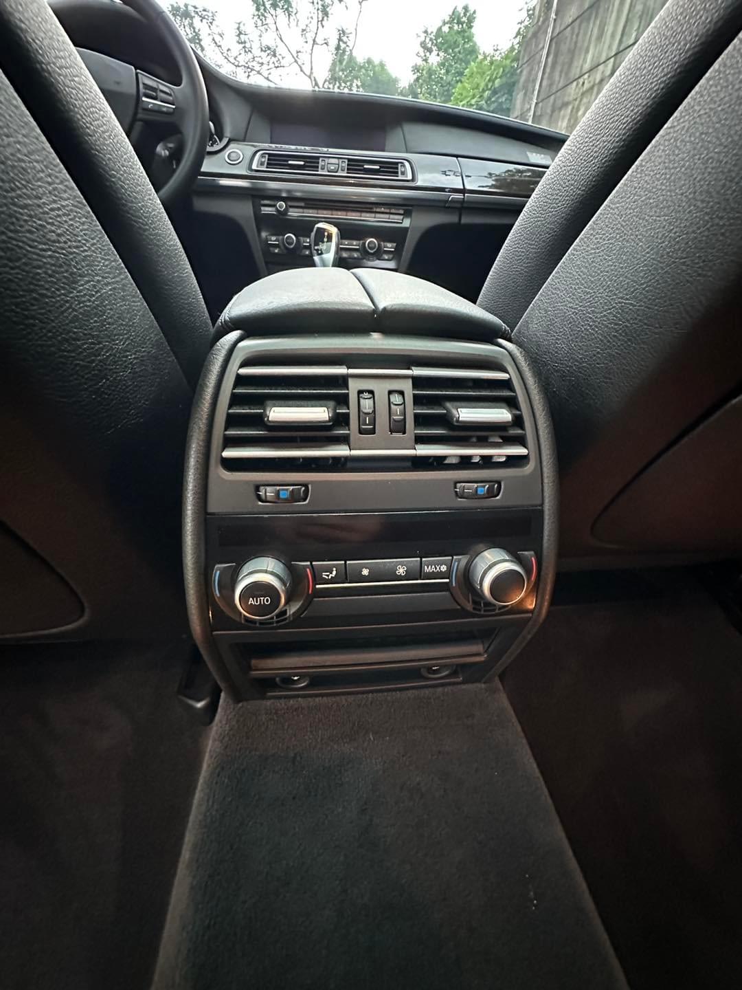 2011年 BMW 740Li 3.0L