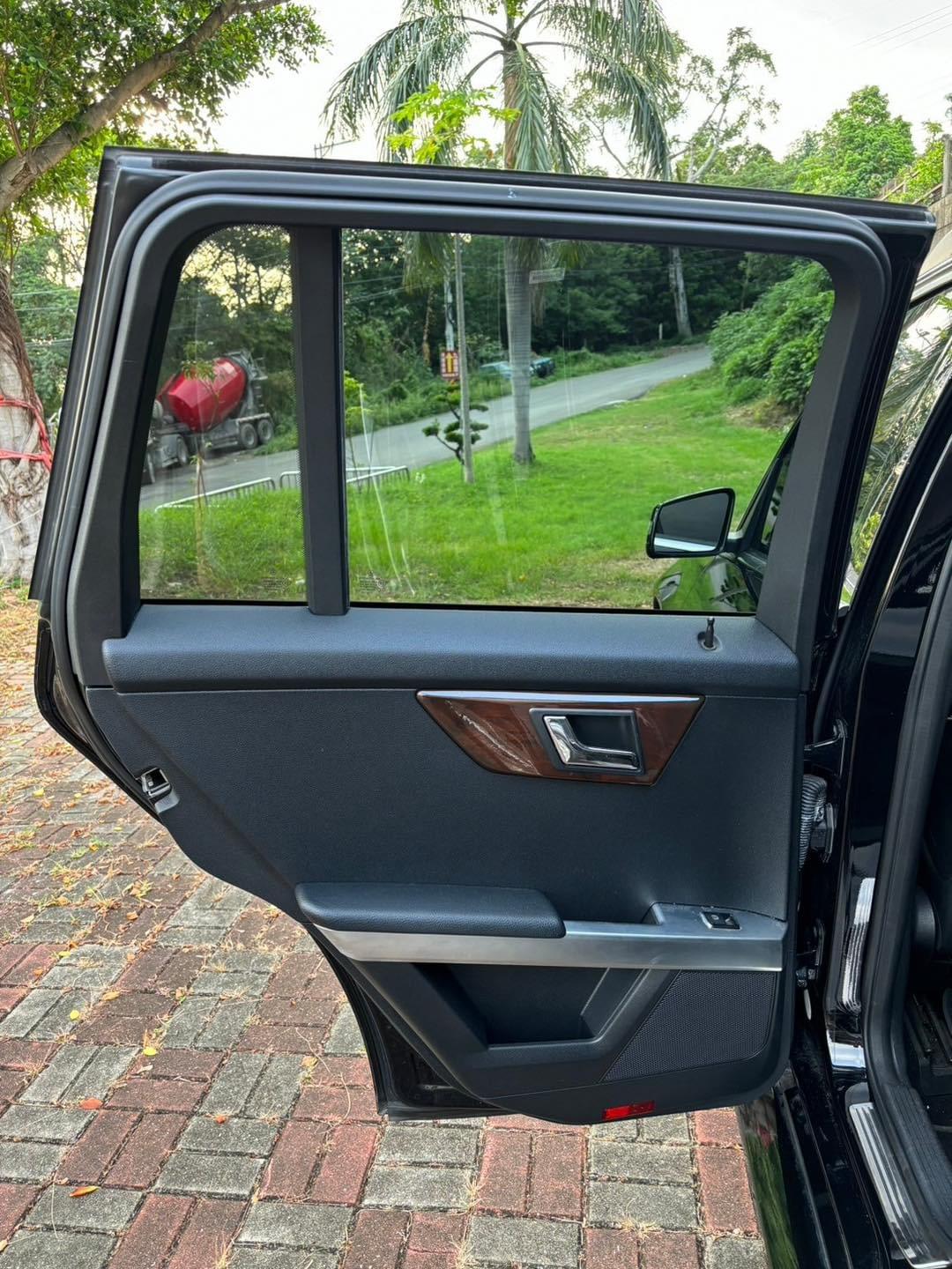 2010年出廠  Mercedes-Benz  GLK350 