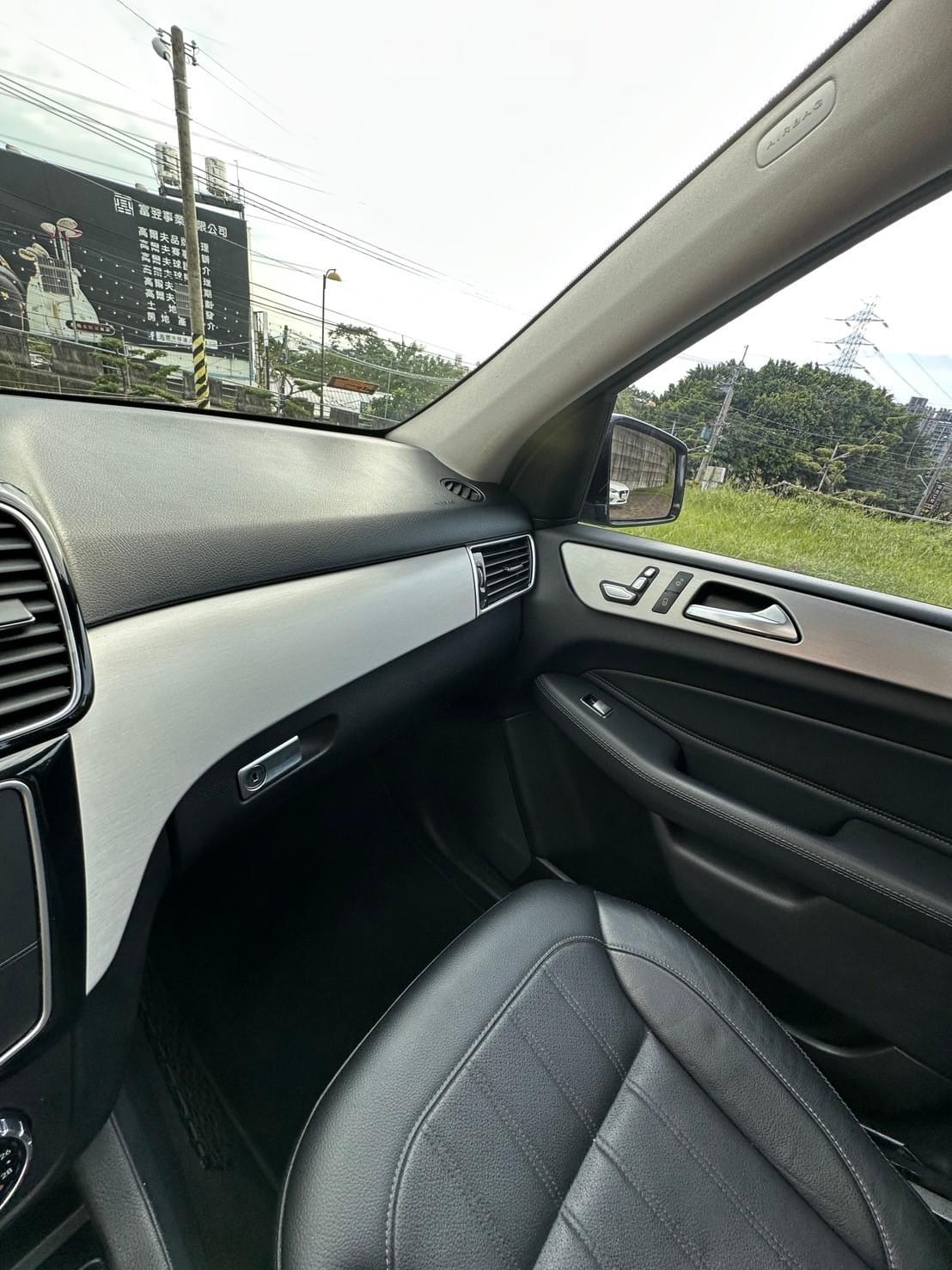 2016式 Mercedes-Benz  GLE350d 4MATIC