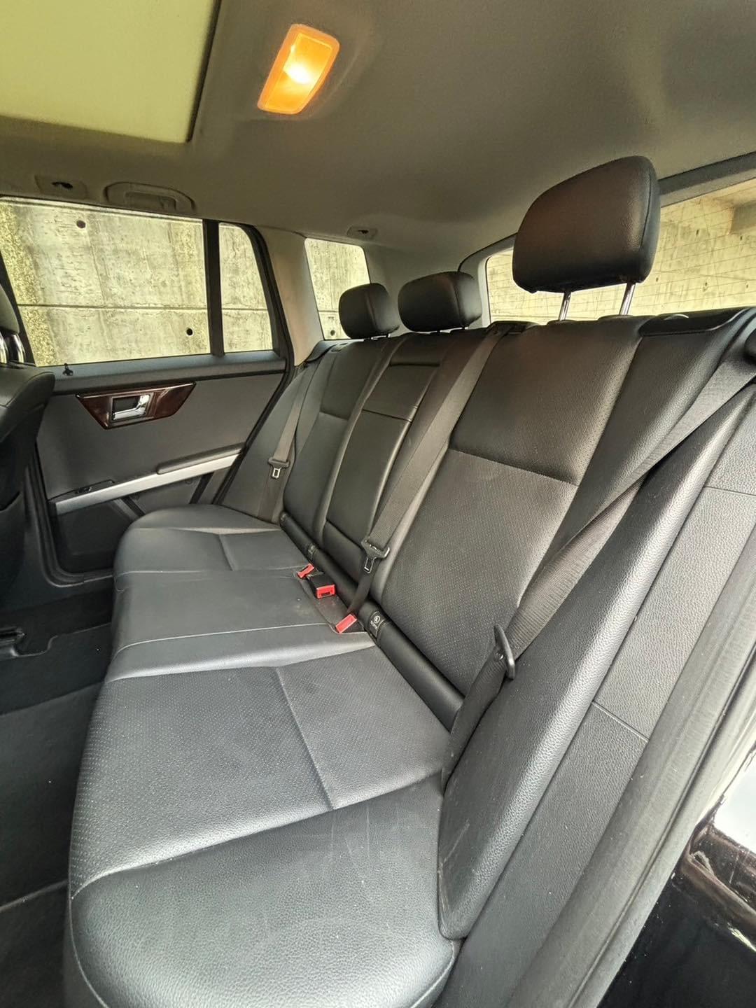 2010年出廠  Mercedes-Benz  GLK350 
