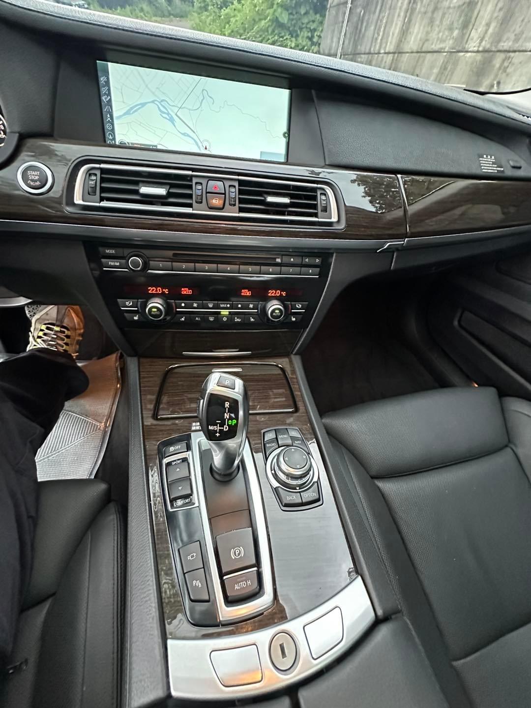 2011年 BMW 740Li 3.0L