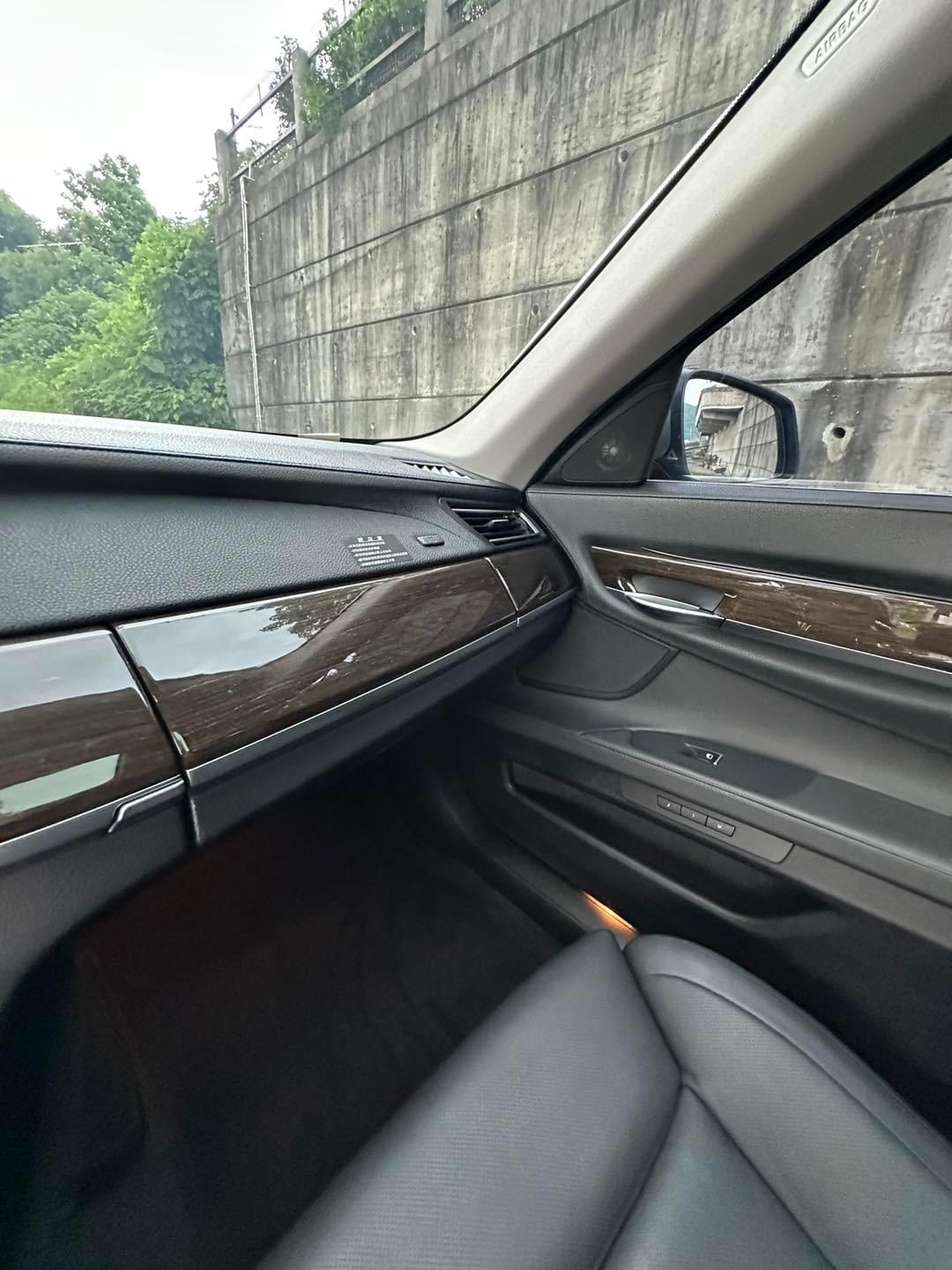 2011年 BMW 740Li 3.0L