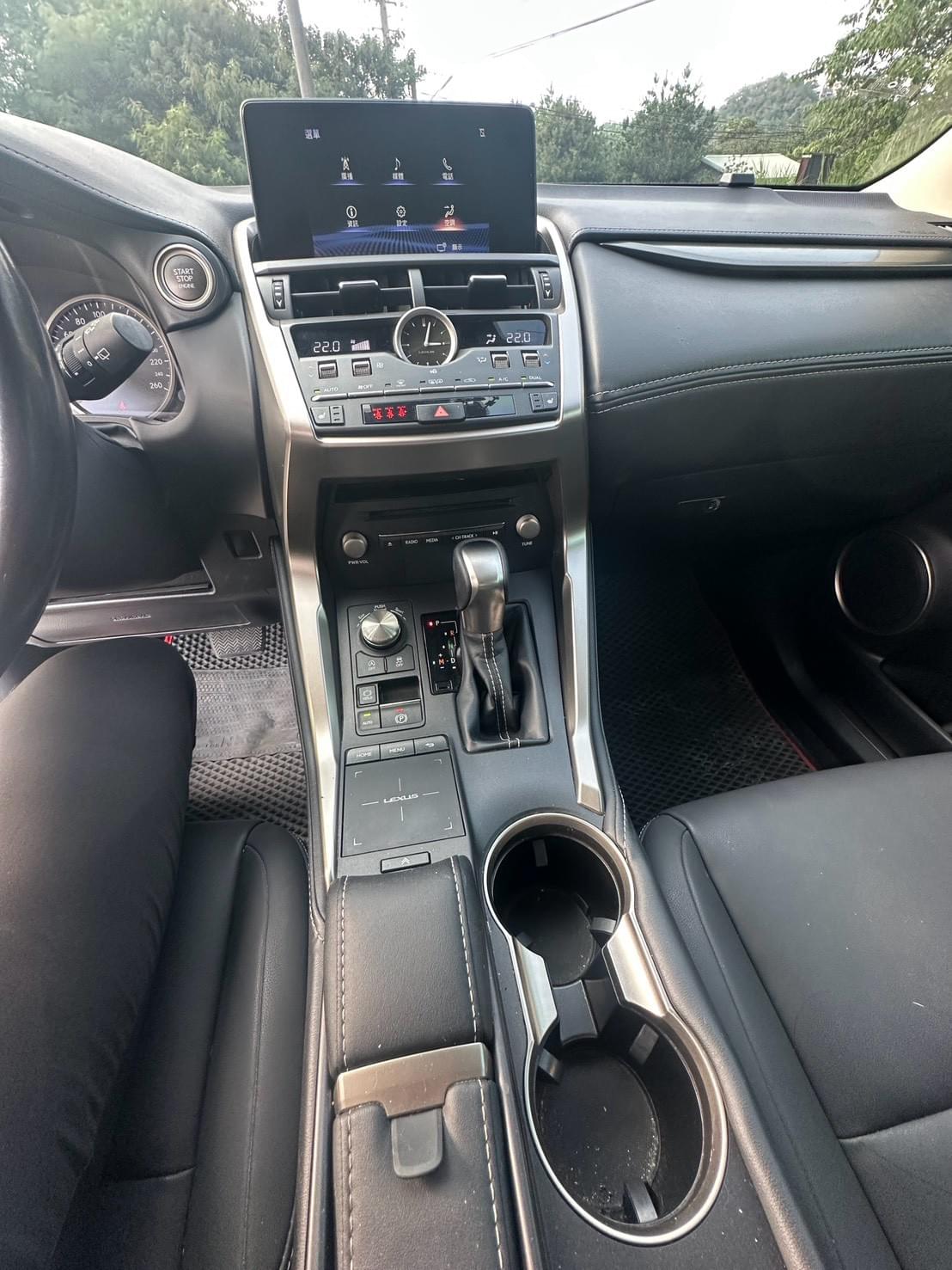 2020式  Lexus NX 200