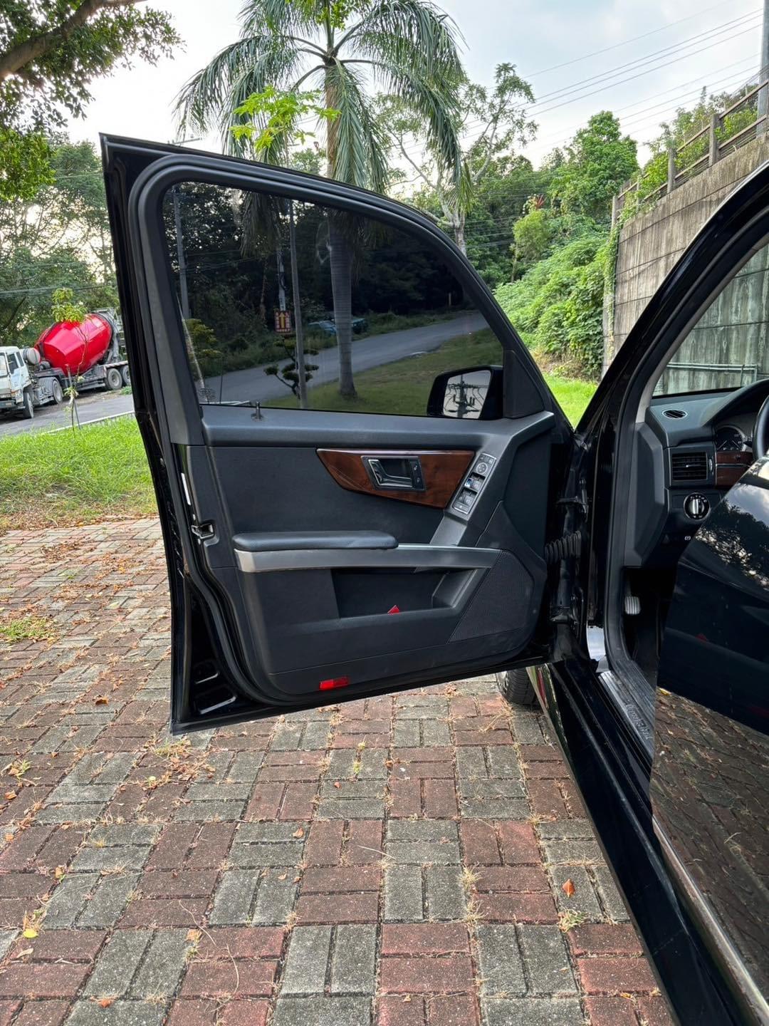 2010年出廠  Mercedes-Benz  GLK350 