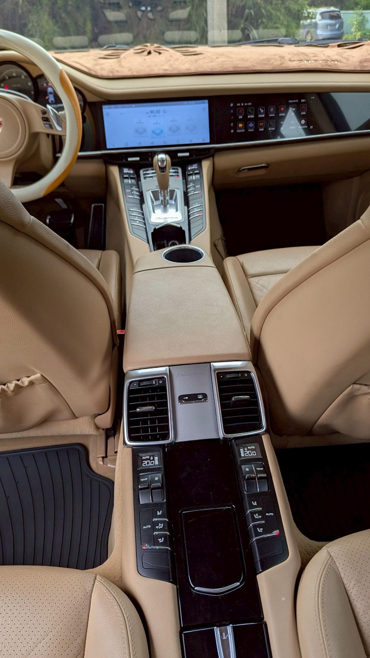 2011式 Porsche Panamera 3.6